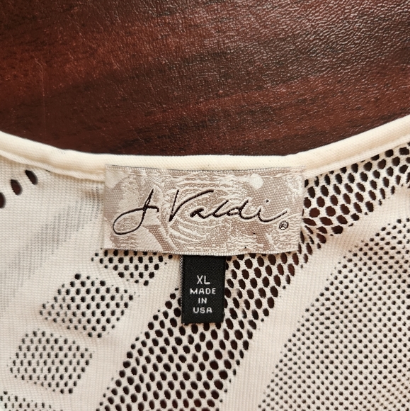 J balvin Beach cover up, cream off white, size Xl - Picture 8 of 11